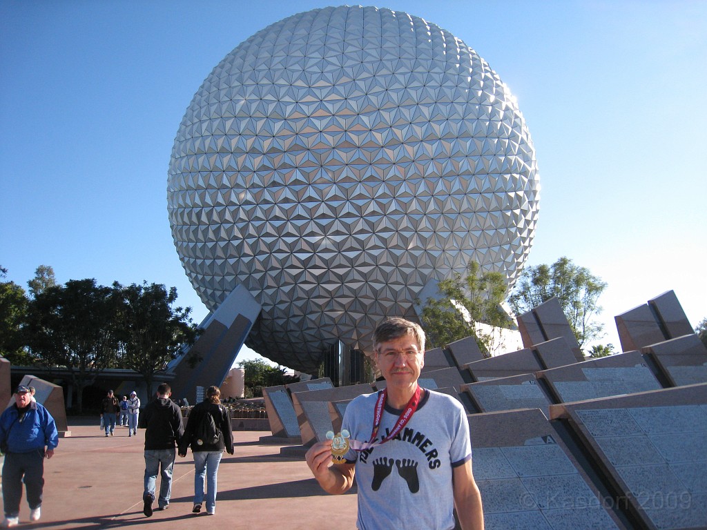 Disney 2010 D3 1280.jpg - January 9-11, 2010 Disney World Florida. Monday, up and ready to roll, took shuttle to Epcot. Caught a couple shows and took a lot of pictures. Finally had to call it a day to get to our plane to go home.